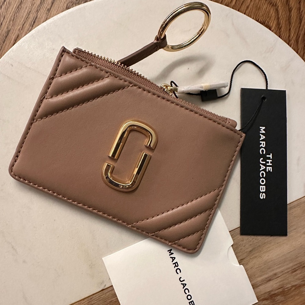 NWT! NEW! Marc Jacobs 'The Glam Shot' Top-Zip Multi Wallet Card Holder -Taupe - Picture 1 of 4